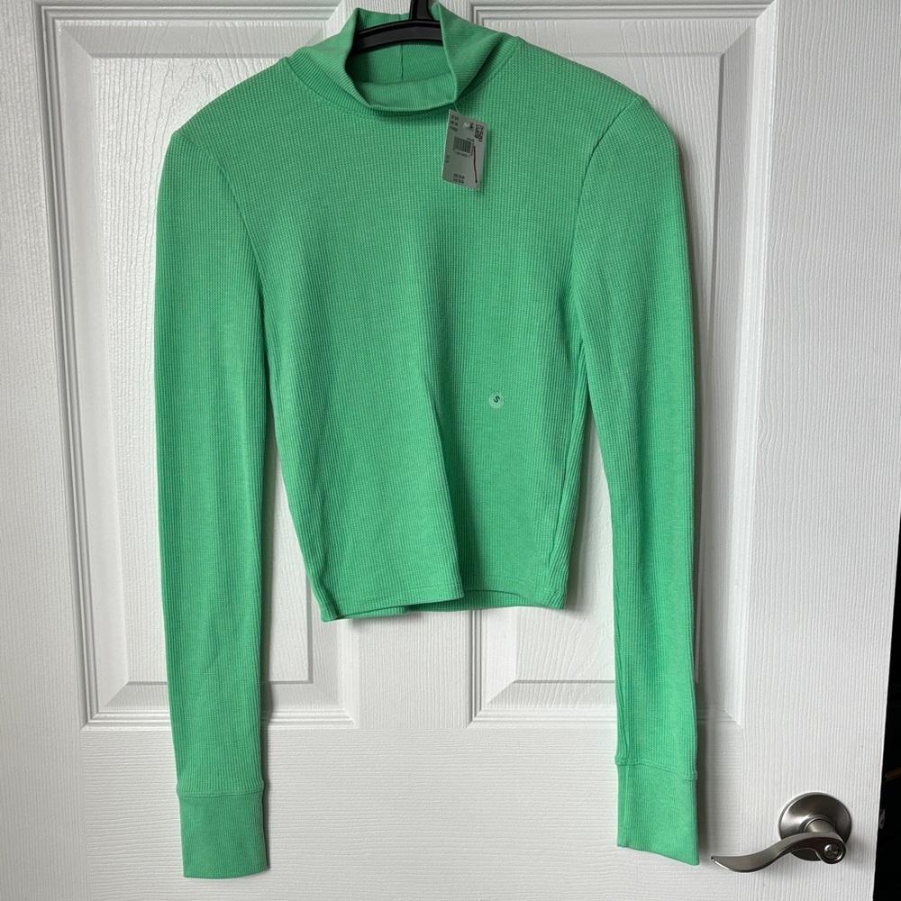 American Eagle Outfitters Vibrant Green Long Sleeve Top